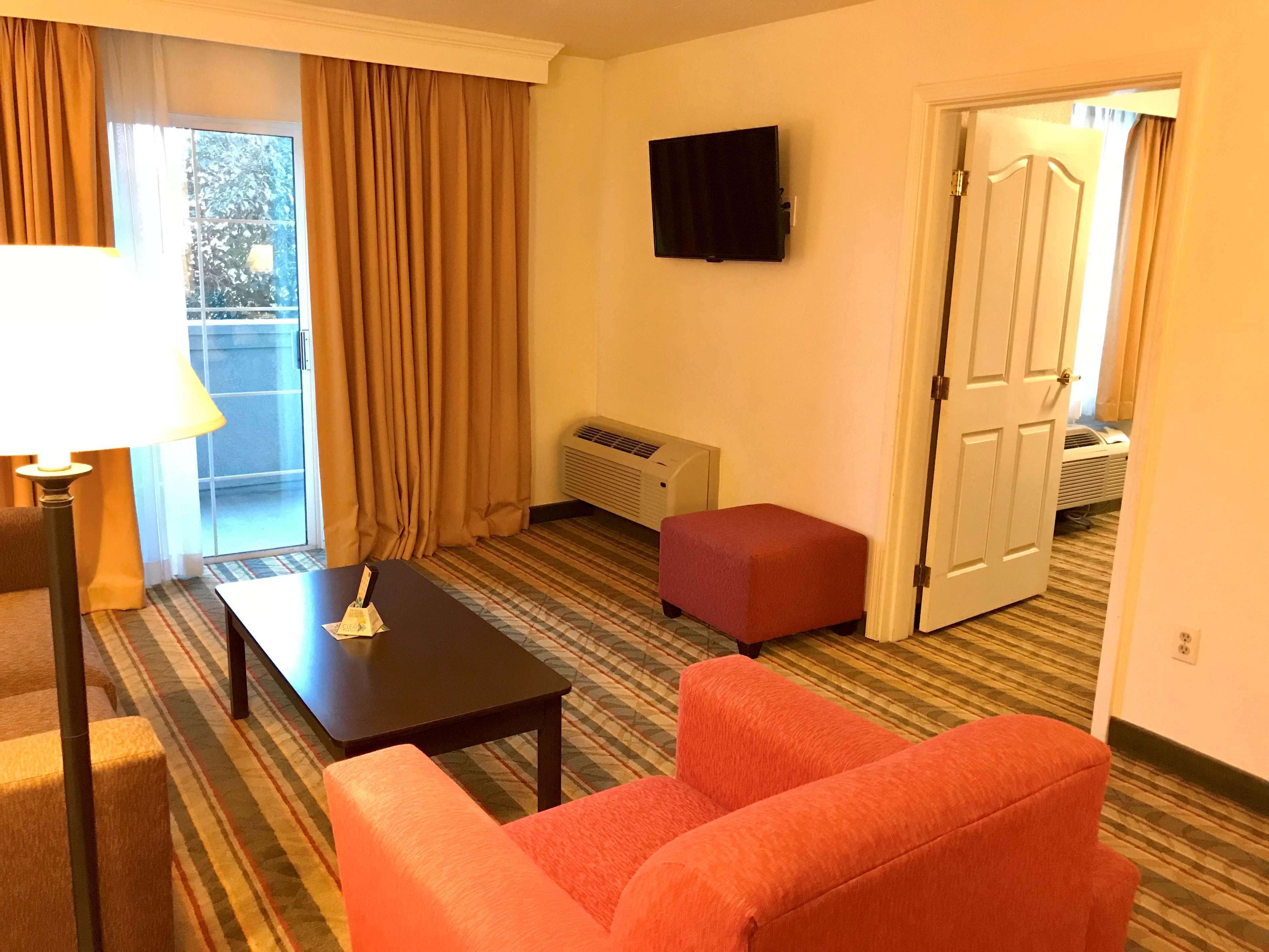 Best Western Plus Moose Jaw Exteriér fotografie